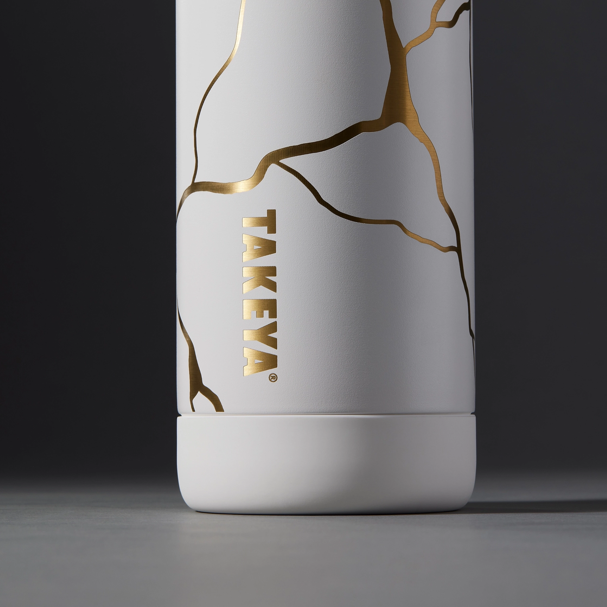 kintsugi-water-bottle-with-straw-lid-w9 51389-TK_HO25_Kintsugi_Takeya9236_Crop.png