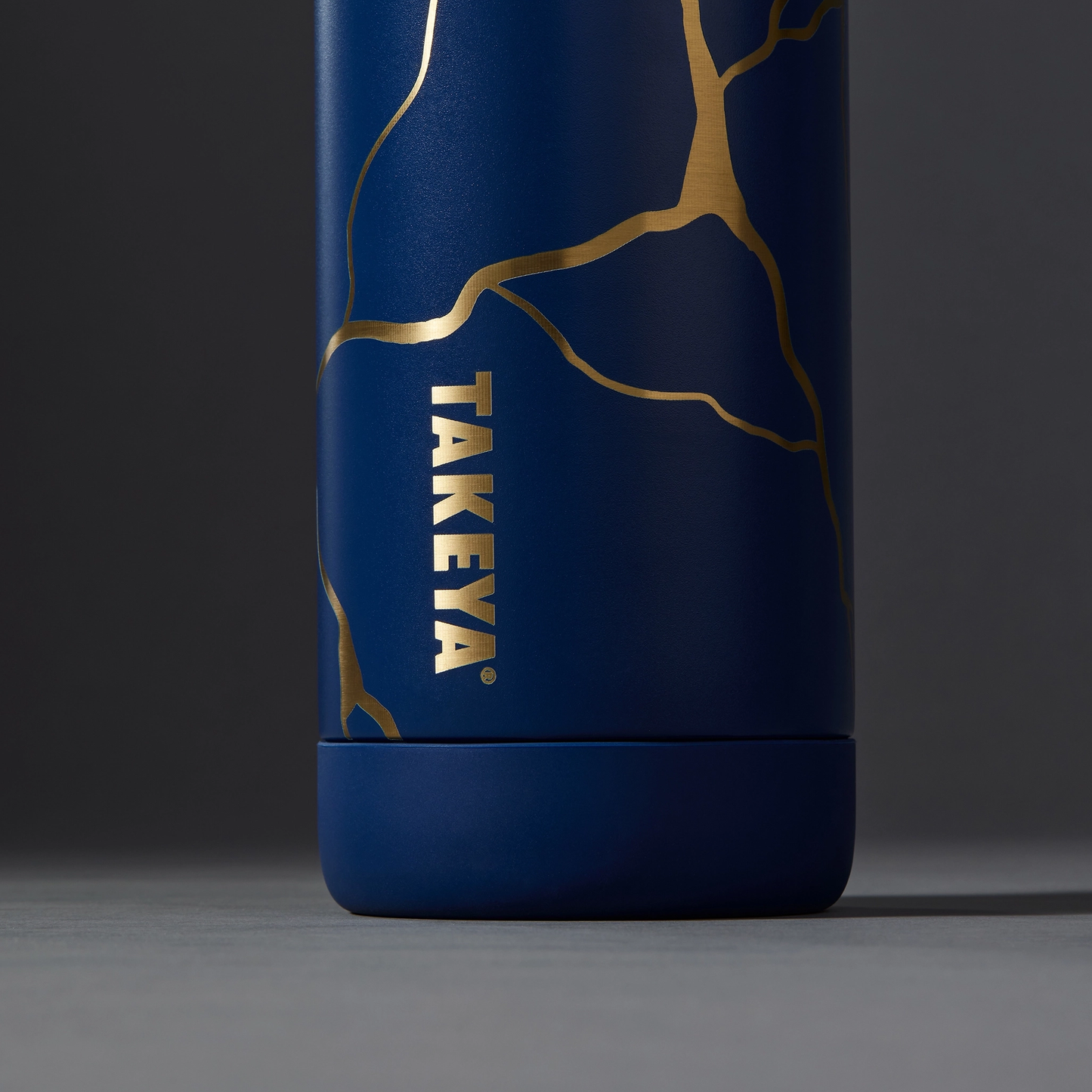 kintsugi-water-bottle-with-spout-lid-d9 51390-TK_HO25_Kintsugi_Takeya9241_Crop.png